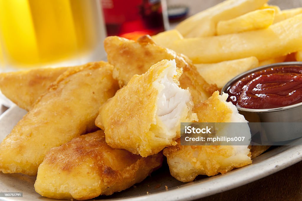 Fish and Chips - Foto de stock de Freír mediante inmersión total en aceite caliente libre de derechos