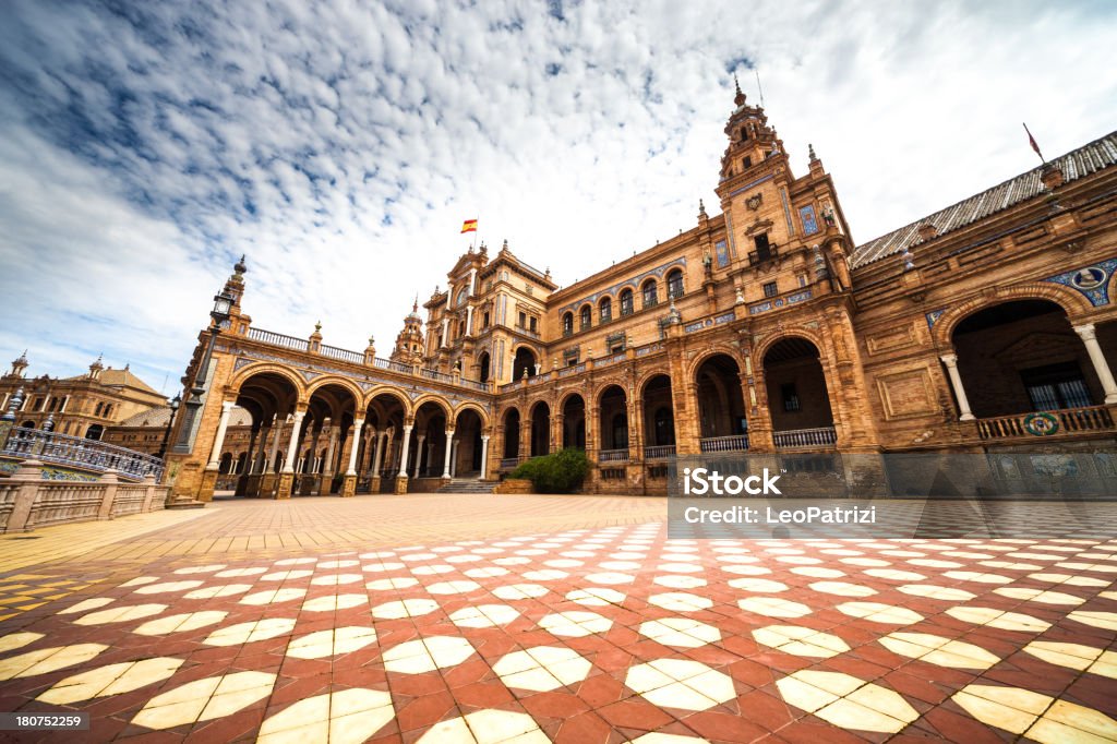 Plaza de españa, naranjas, los mosaicos típicos - Foto de stock de Acera libre de derechos