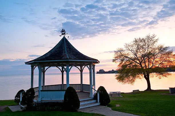 Niagara-on-the-lake and the gazebo at dawn
