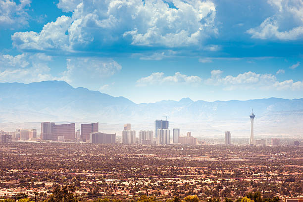 panoramę miasta las vegas - las vegas metropolitan area skyline panoramic the las vegas strip zdjęcia i obrazy z banku zdjęć