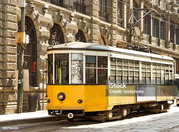 Alte Straßenbahn Stockfoto und mehr Bilder von Mailand - Mailand, Straßenbahn, Gelb