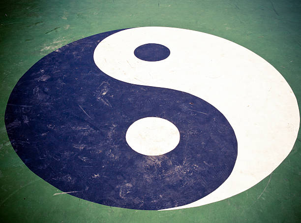 yin yang taiji - i ching bagua yin yang symbol tai chi stock-fotos und bilder