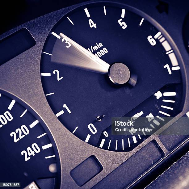 Tachometer - Fotografias de stock e mais imagens de Carro - Carro, Controlo, Dentro