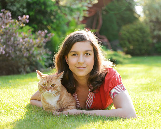 istock Girl with cat 180754794