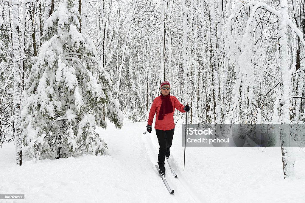 Лыжные гонки - Стоковые фото Беговые лыжи роялти-фри