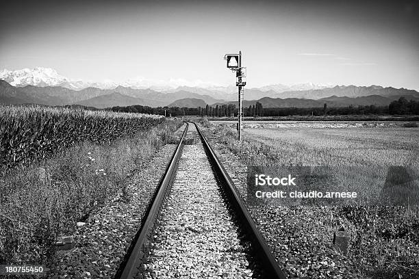 Binario Ferroviario - Fotografie stock e altre immagini di Piemonte - Piemonte, Treno, Ambientazione esterna