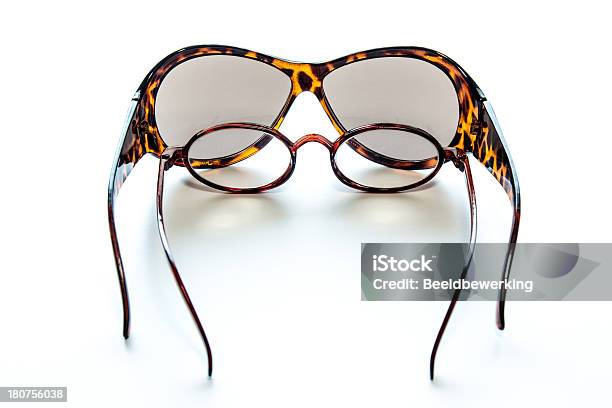 Sonnenbrille Und Reading Glasses Stockfoto und mehr Bilder von Lesebrille - Lesebrille, Sonnenbrille, Auge