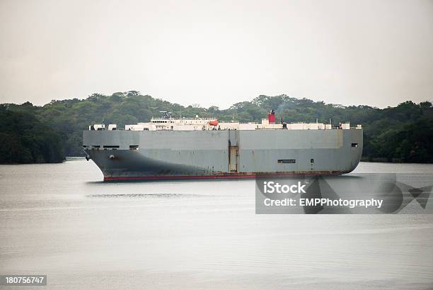 Freighter Zakotwiczony W Gatun Lake Panama - zdjęcia stockowe i więcej obrazów Bez ludzi - Bez ludzi, Fotografika, Horyzontalny