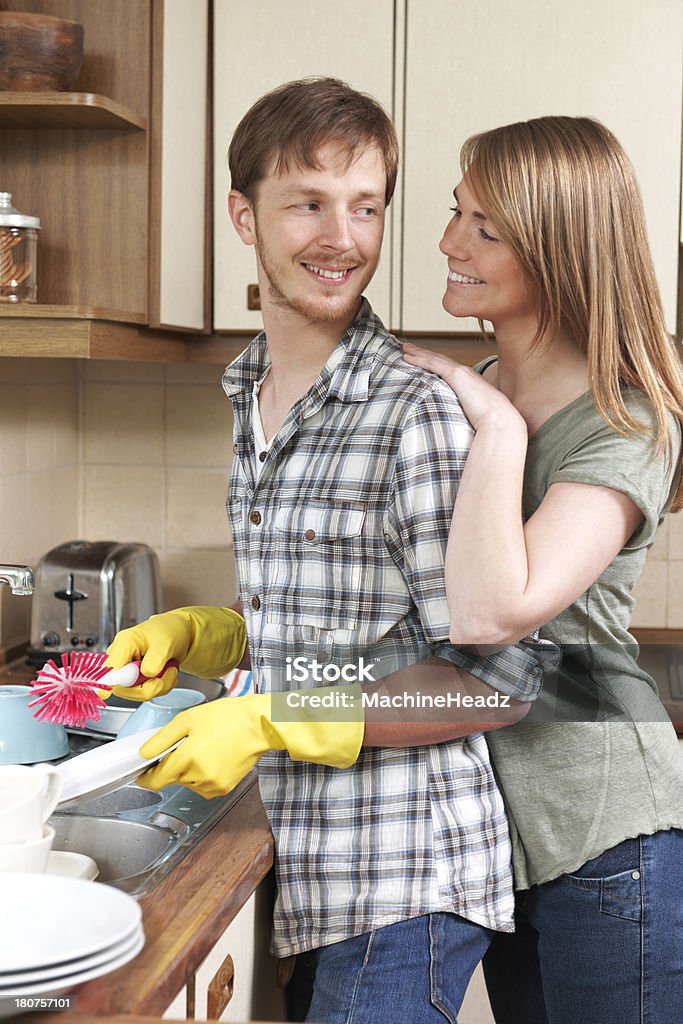 Paar Waschen Geschirr In der Küche - Lizenzfrei Abmachung Stock-Foto