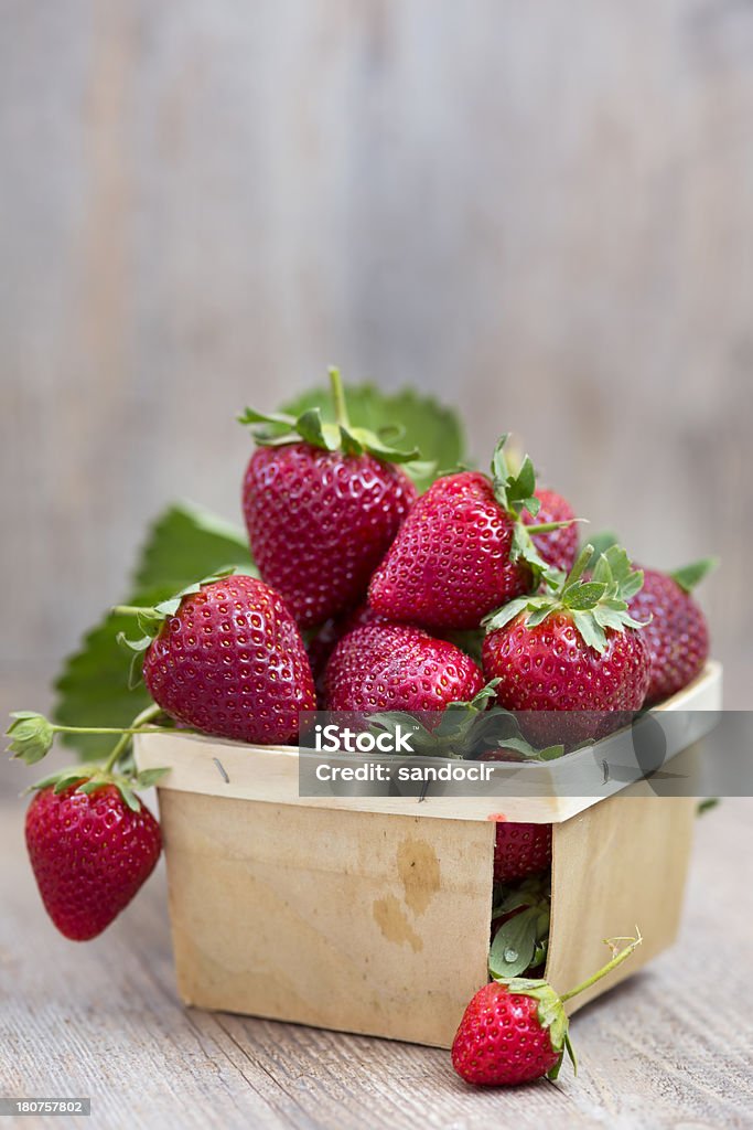 Panier garni de fraises - Photo de Aliment libre de droits