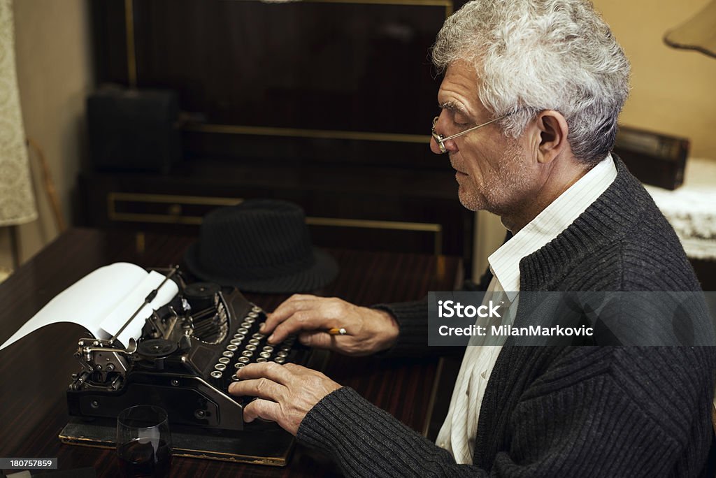 Retro homem idoso Escritor - Royalty-free Máquina de Escrever Foto de stock
