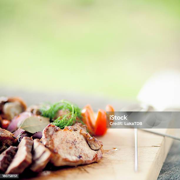 Photo libre de droit de Barbecue Grill banque d'images et plus d'images libres de droit de Aliment - Aliment, Aliment grillé au charbon de bois, Aliment rôti