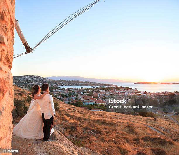 Boda Al Atardecer Foto de stock y más banco de imágenes de A la moda - A la moda, Actividad, Adulto