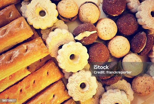 Italienisches Gebäckcreme Und Choco Patisserie Stockfoto und mehr Bilder von Biscotti - Biscotti, Variation, Altertümlich
