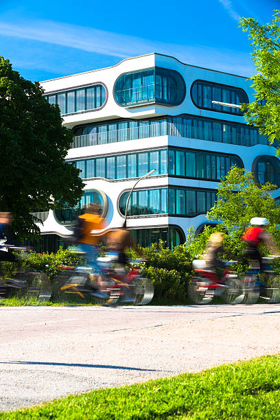 ciclistas da manhã - stadtcentrum - fotografias e filmes do acervo