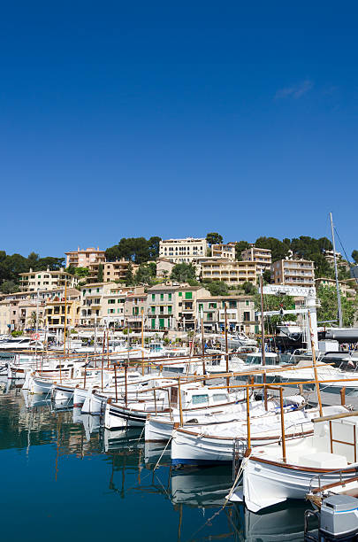 istock Port of Soller 180759190
