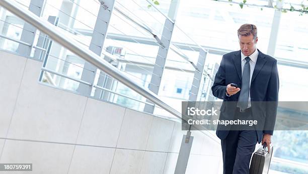 Auf Dem Weg Zur Arbeit Stockfoto und mehr Bilder von Anzug - Anzug, Arbeiten, Berufliche Beschäftigung