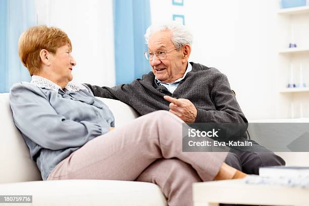 Retrato De Um Feliz Casal Idoso - Fotografias de stock e mais imagens de 1980-1989 - 1980-1989, 70 anos, Adulto