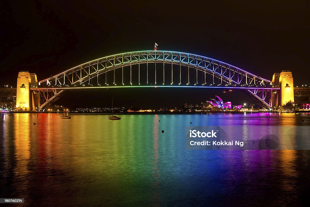 鮮やかなシドニーのハーバーブリッジ - 虹のロイヤリティフリーストックフォト