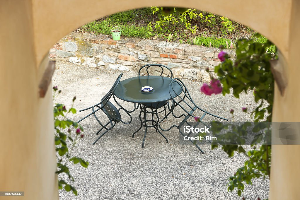 Mesa y sillas, al aire libre, Toscana, Italia - Foto de stock de Acera libre de derechos