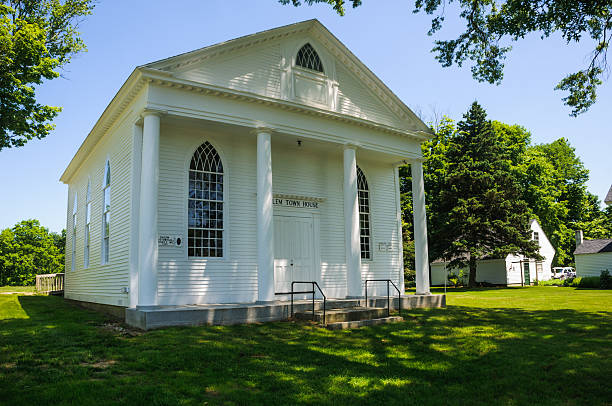 istock Salem Town House 180760585