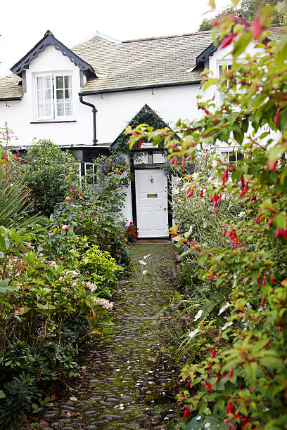 istock Old fashioned English seaside cottage 180760862