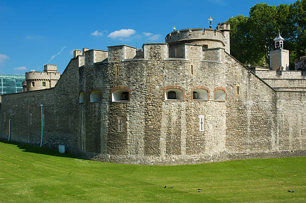 istock Tower of London, wall 180761592