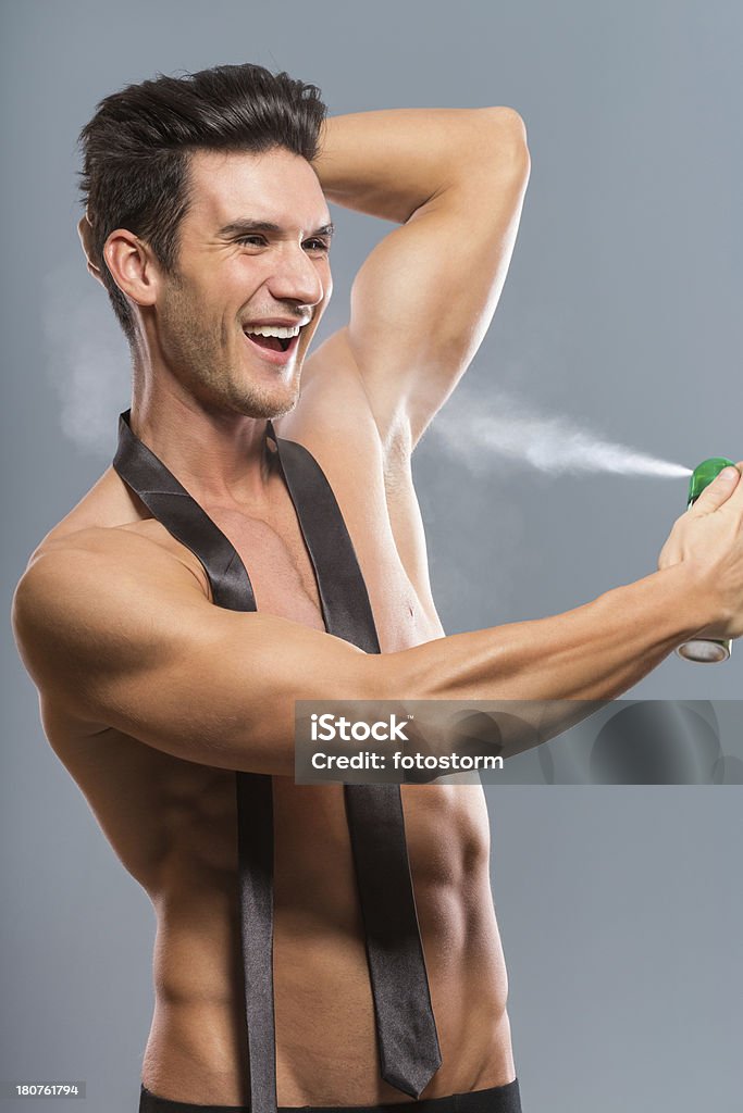 남자 분무 체취 제거제 Underarms 수 있습니다 남자에 대한 스톡 사진 및 기타 이미지 - 남자, 넥타이, 뿌림 - iStock 남자 분무 체취 제거제 Underarms 수 있습니다 남자에 대한 스톡 사진 및 기타 이미지 - 남자, 넥타이, 뿌림 - Istock