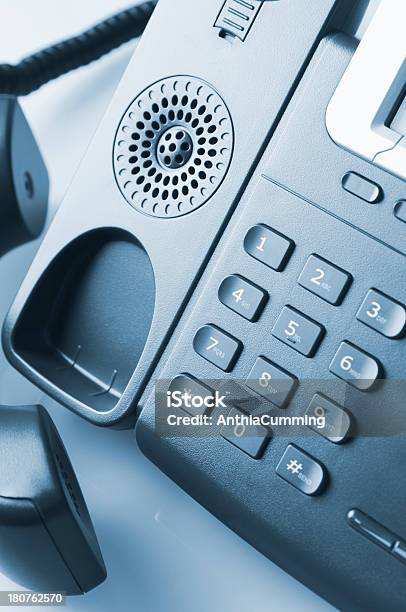 Foto de Telefone De Negócios Com Receptor Fora Do Gancho e mais fotos de stock de Azul - Azul, Comunicação, Comunicação Global