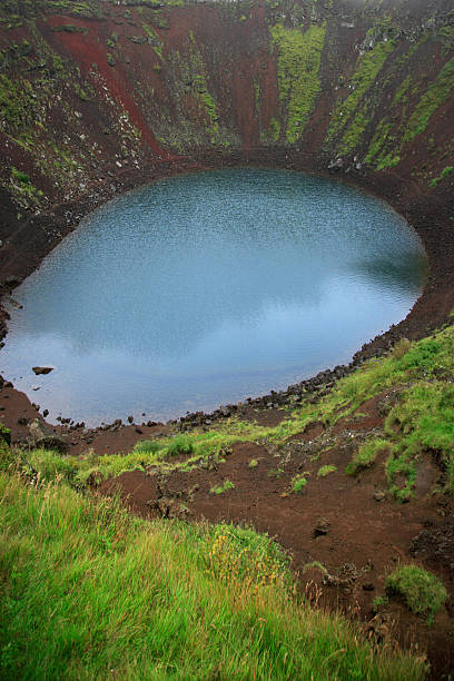 kerid cratera vulcânica - kerith - fotografias e filmes do acervo