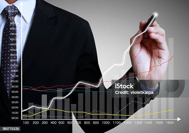 Zeichnen Ein Diagramm Stockfoto und mehr Bilder von Aktienschein - Aktienschein, Aufführung, Berufliche Beschäftigung