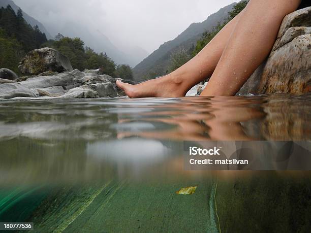 Füße Auf Das Wasser Stockfoto und mehr Bilder von Unterwasseraufnahme - Unterwasseraufnahme, Wasser, Schweiz