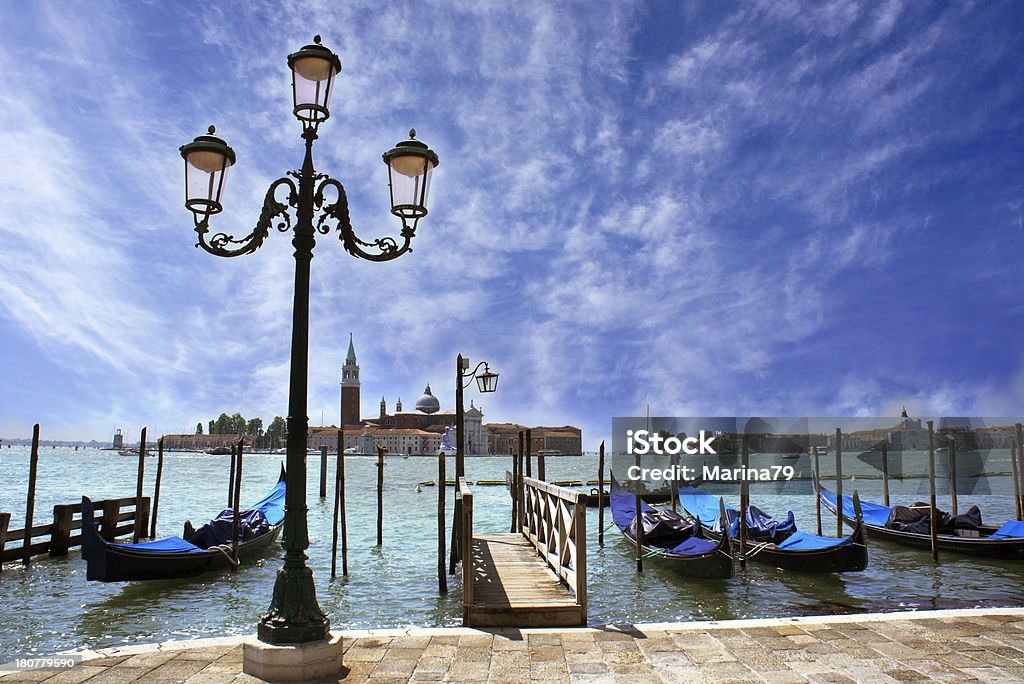 Gôndolas ancorados ao Santo marcam quadrado, Veneza, Itália - Foto de stock de Antigo royalty-free