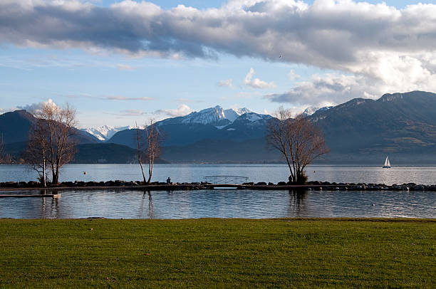 istock Grass Beach and snowed mountains at Annecy lake 180781913