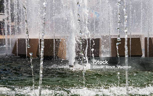 Fontana - Fotografie stock e altre immagini di Acqua - Acqua, Ambientazione esterna, Ambientazione tranquilla