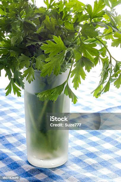 Foto de Salsa Em Um Copo De Água e mais fotos de stock de Alimentação Saudável - Alimentação Saudável, Bouquet, Branco