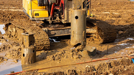bore pile, a hole digging machine that is stuck in muddy ground