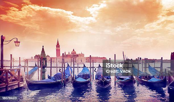 Foto de Manhã Ensolarada Em Veneza e mais fotos de stock de Antigo - Antigo, Arquitetura, Barco de passageiros