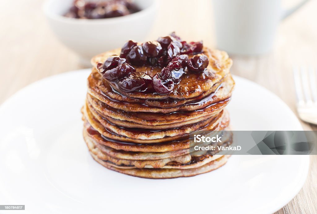 맛좋은 팬케이크, 체리 jam - 로열티 프리 0명 스톡 사진