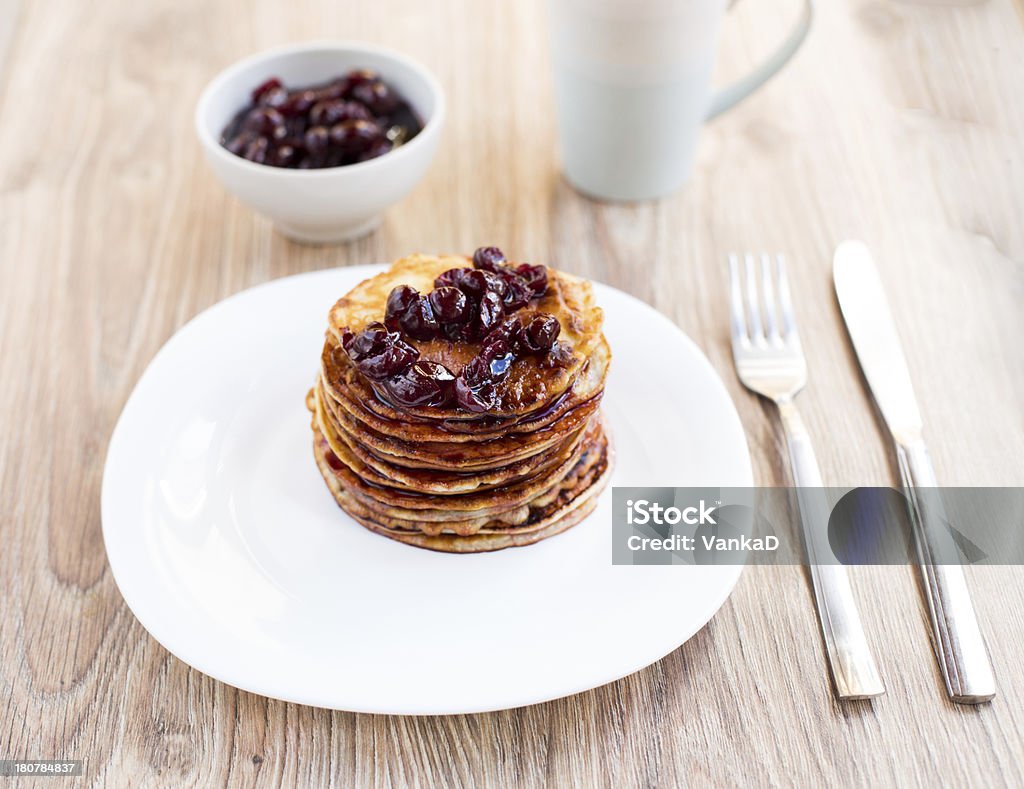 Deliciosas panquecas com Geléia de cereja - Foto de stock de Bolo royalty-free