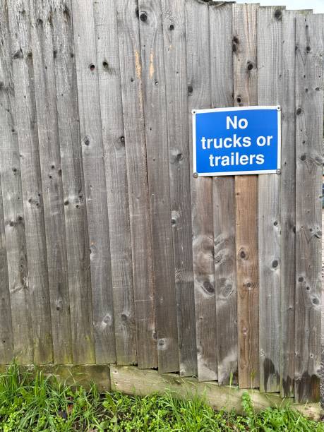 istock No trucks or trailers sign 1807850423