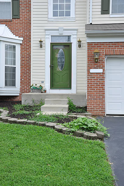 istock Suburban Home Entrance 180785295