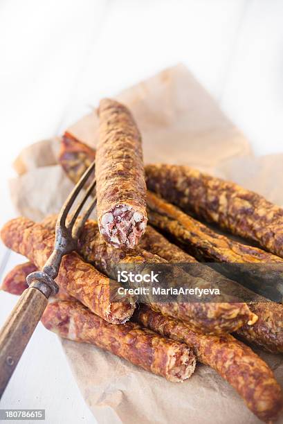 Photo libre de droit de Saucisses Allemande Traditionnelle banque d'images et plus d'images libres de droit de Ail - Légume à bulbe - Ail - Légume à bulbe, Aliment, Aliment en portion