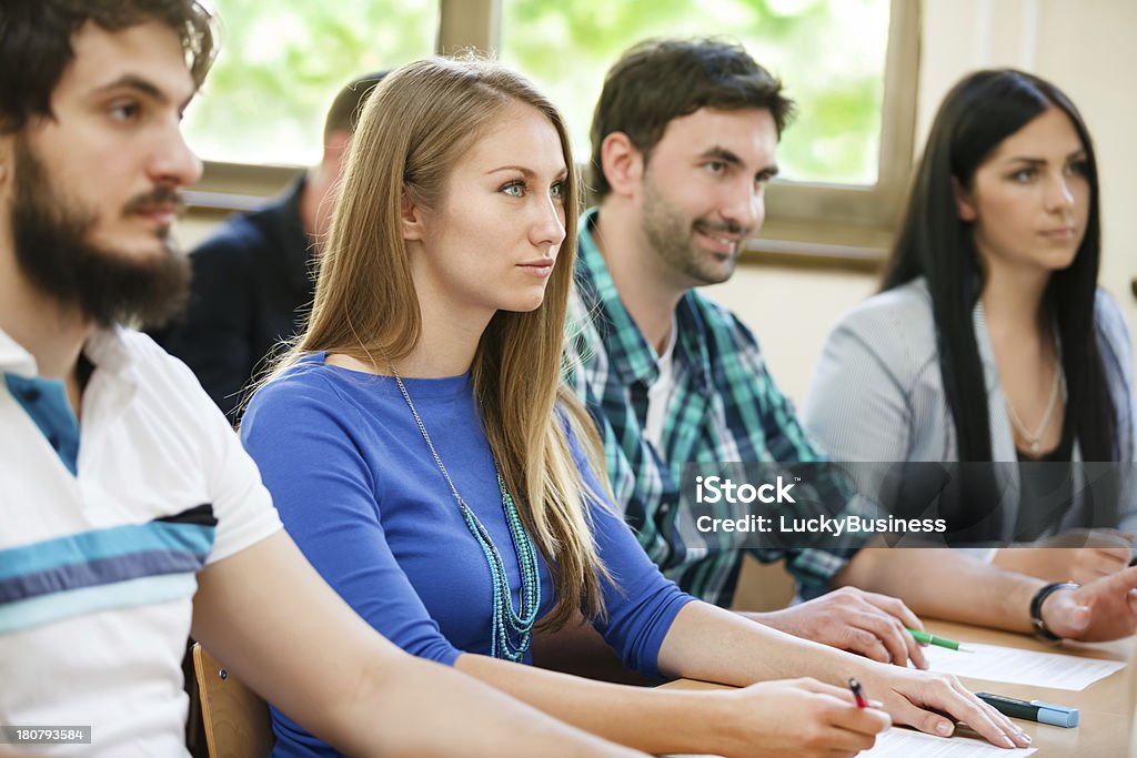 Kollegen Studenten im Klassenzimmer - Lizenzfrei Berufliche Partnerschaft Stock-Foto