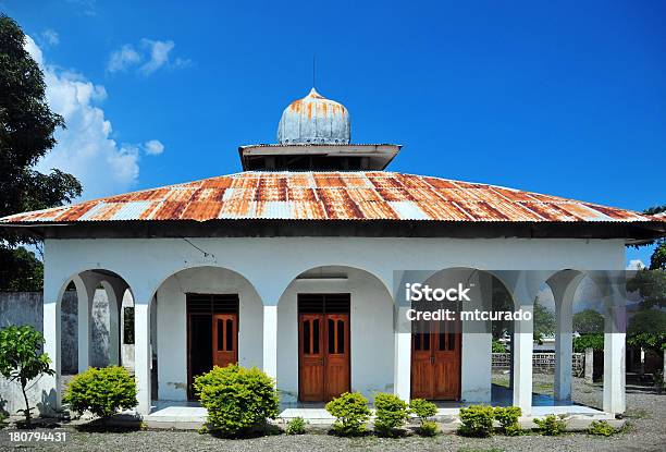 Photo libre de droit de Liquiçálikisá Timor Oriental Mosquée Blanchis À La Chaux banque d'images et plus d'images libres de droit de Timor Oriental