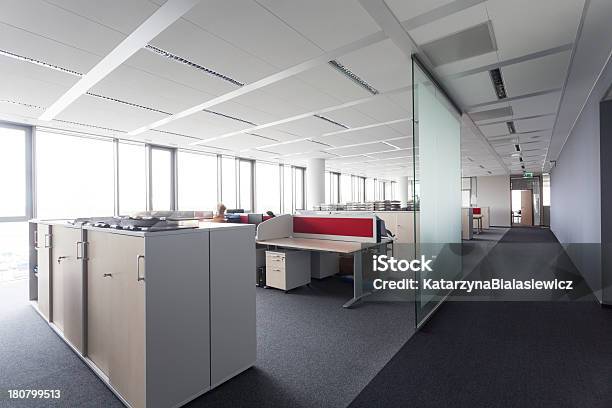 Foto de Escritório e mais fotos de stock de Banco - Edifício financeiro - Banco - Edifício financeiro, Interior, Transações Bancárias