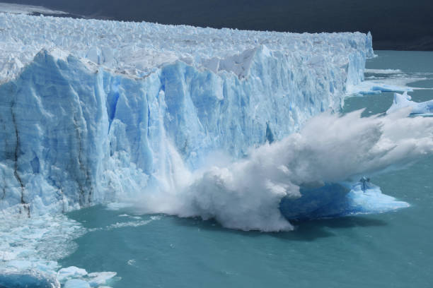 Collapse of an ice column in the Perito Moreno Glacier