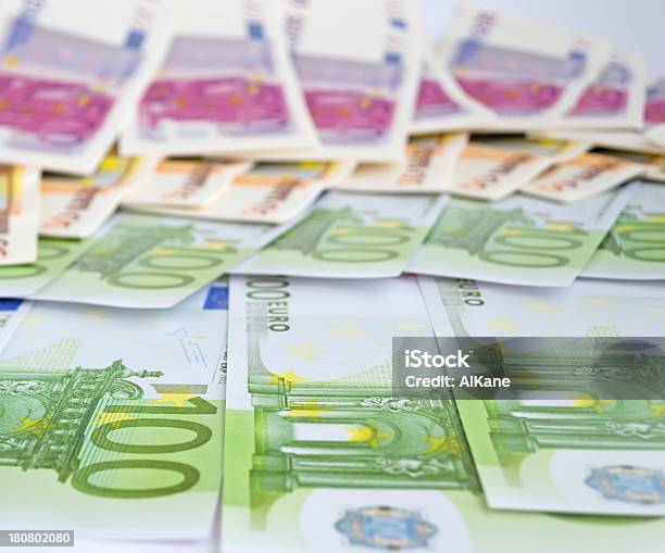 Euro Bills Foto de stock y más banco de imágenes de Actividades bancarias - Actividades bancarias, Ahorros, Billete de banco