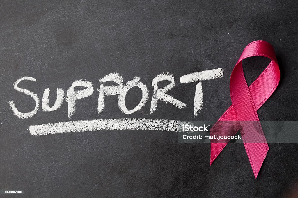 APOYO-Cinta roja rosa - Foto de stock de Cinta contra el cáncer de mama libre de derechos