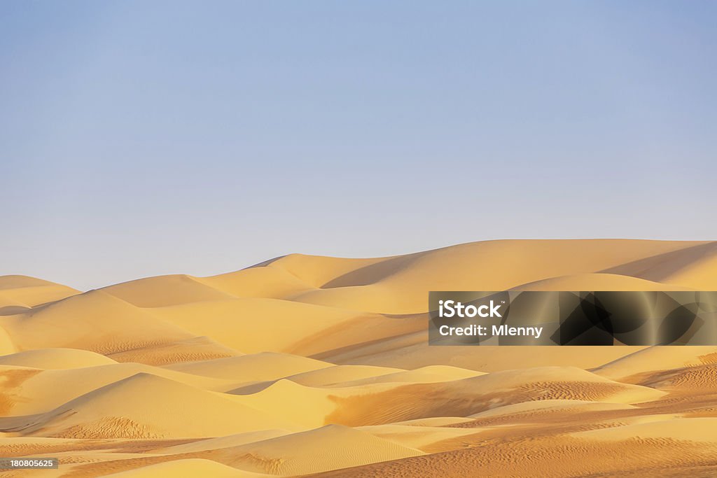 Paesaggio del deserto di Dune di sabbia - Foto stock royalty-free di Arabia Saudita